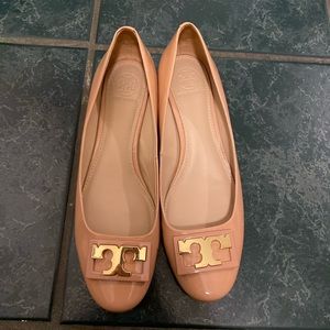 Tory Burch flats! ✨ Fit feels a little more like a 7.5. Slightly worn.